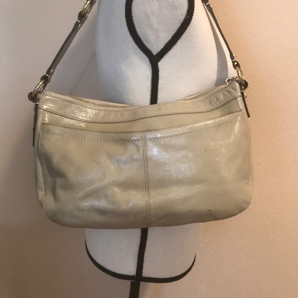 Coach Patent Leather Tan Shoulder Bag. - Picture 3 of 8